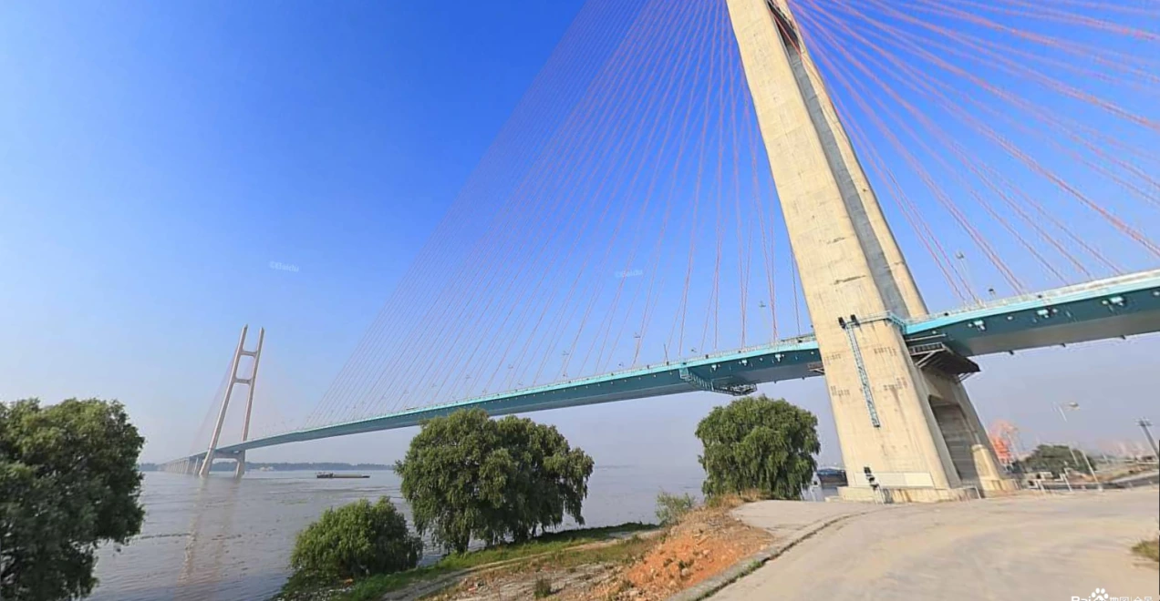 Jiujiang Second Yangtze River Bridge viewed from the riverbank